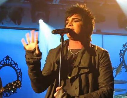 Adam Lambert Cellphone 01-2010-02-16.jpg