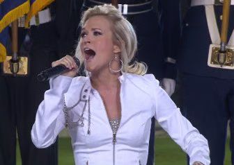 Carrie Underwood Super Bowl 01-2010-02-07.jpg
