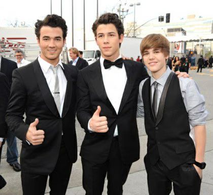 Justin Bieber Nick Jonas 01-2010-02-01.jpg