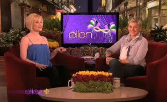 Kellie Pickler Ellen DeGeneres 01-2010-02-16.jpg