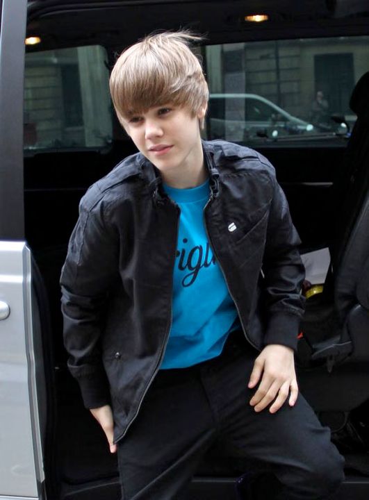 100318L1_BIEBER_B_GR_01.avif