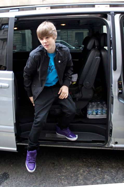 100318L1_BIEBER_B_GR_03.avif