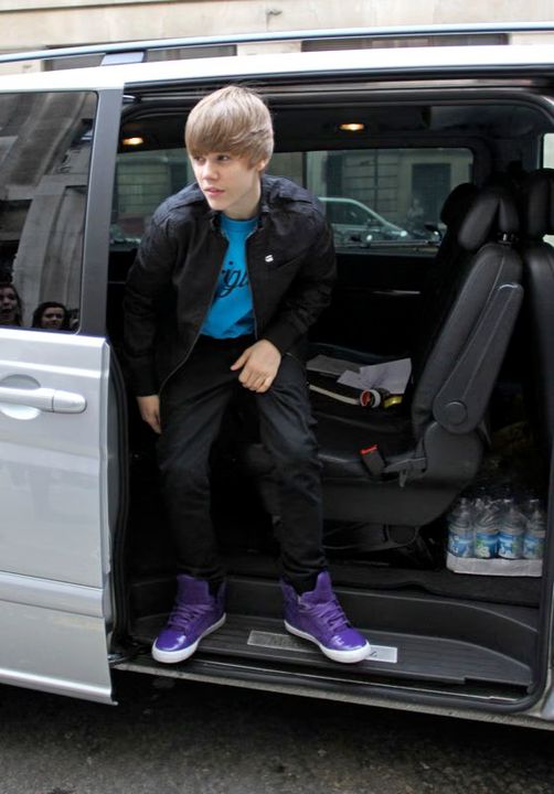 100318L1_BIEBER_B_GR_04.avif