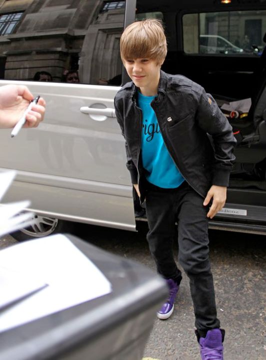 100318L1_BIEBER_B_GR_05.avif