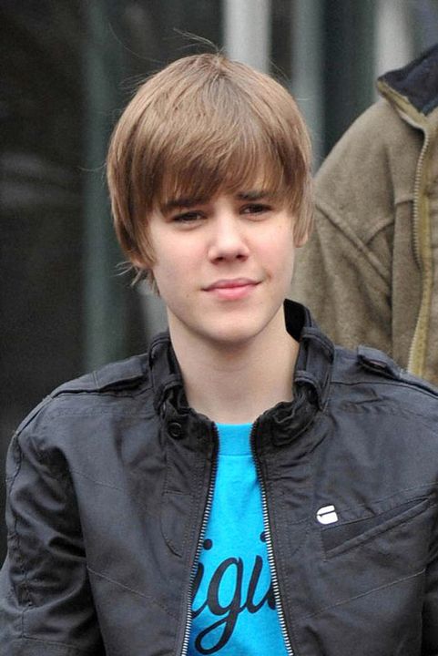 100318X1_BIEBER_B-GR_04.avif