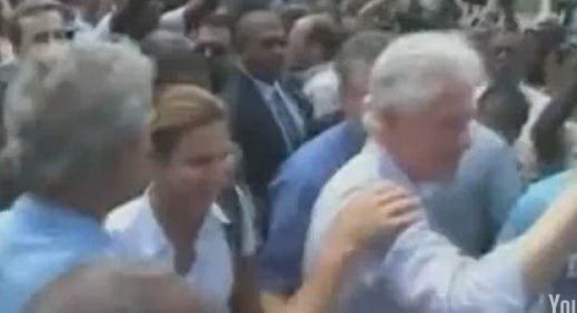 Bush Handshake Clinton Haiti 01-2010-03-24.jpg