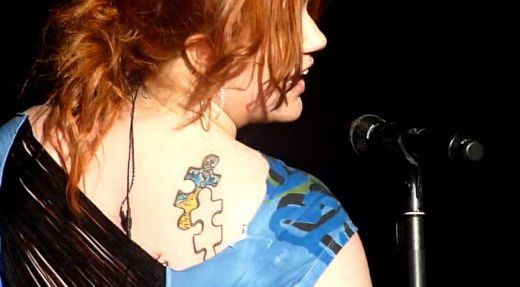 Kelly Clarkson Tattoo 01-2010-03-01.jpg