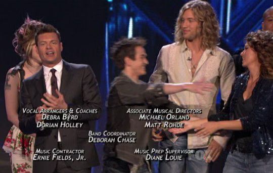Aaron Hugs Shania 01-2010-04-28.jpg