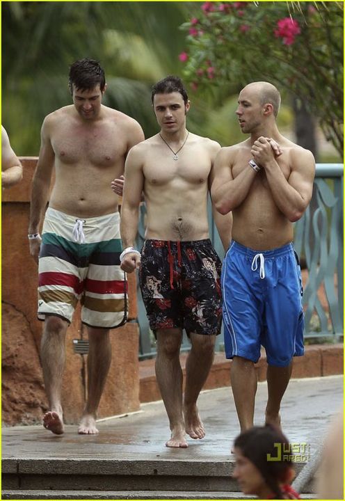 Kris Allen Shirtless 2.avif