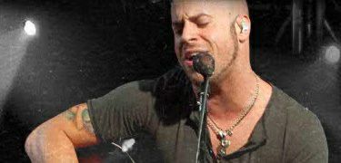 Daughtry American Idol 9 01-2010-05-06.jpg
