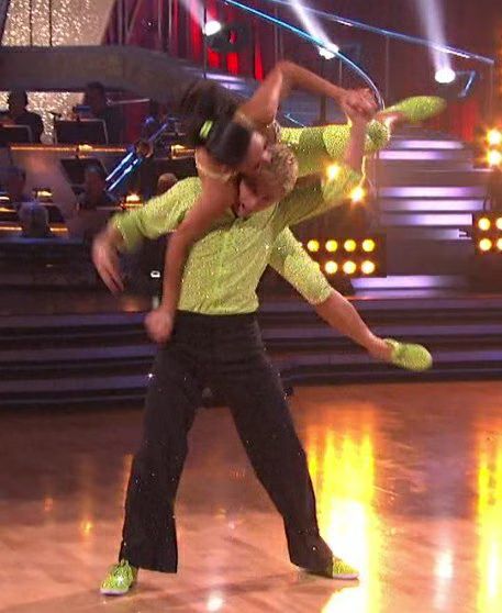 Nicole Scherzinger Derek Finale Lift 01-2010-05-24.jpg