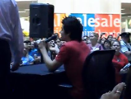 David Archuleta Kris Allen 01-2010-06-06.jpg