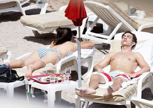 Kevin McHale Shirtless 2 01-2010-06-12.jpg