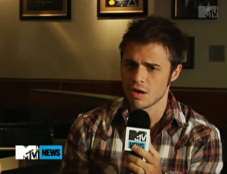 Kris Allen MTV News 01-2010-06-29.jpg