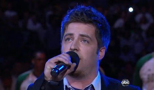 Lee DeWyze National Anthem 01-2010-06-06.jpg