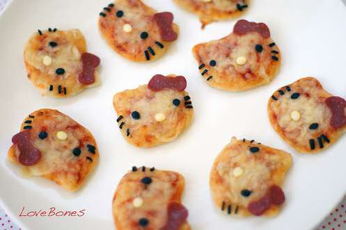 hello-kitty-pizza-minis.avif