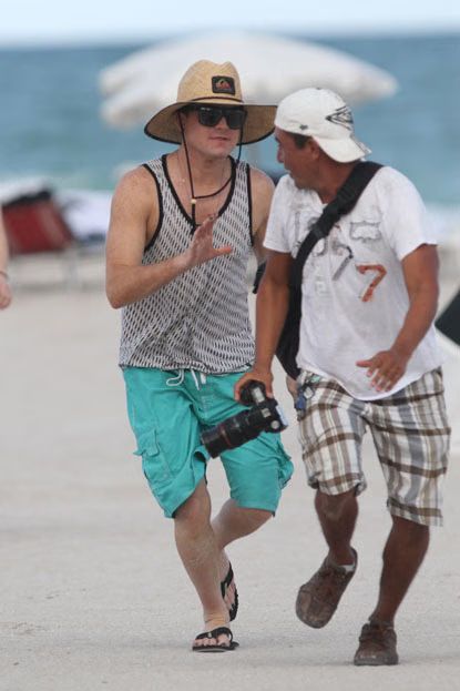 Adam Lambert Attacks Photographer 02-2010-09-17.jpg