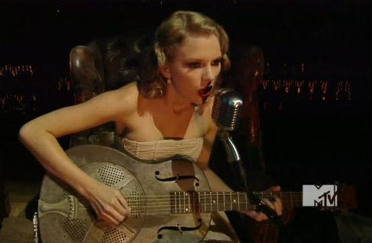 Taylor Swift Kanye West Tribute VMA 01-2010-09-13.jpg
