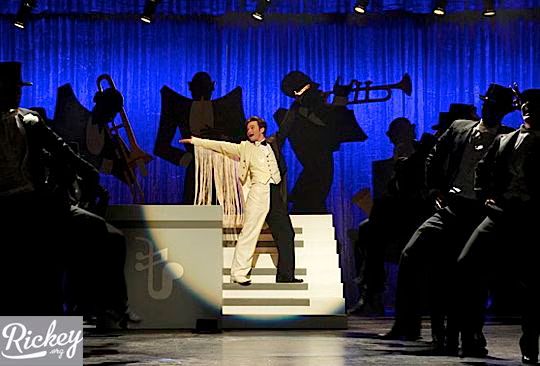 Glee Preview 02-2010-10-01.jpg