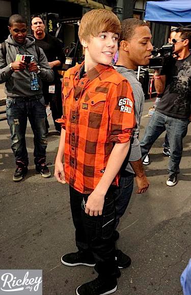 Justin Bieber Bow Wow Variety 03-2010-10-24.jpg