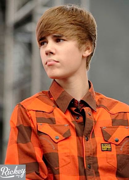 Justin Bieber Power of Youth 02-2010-10-24.jpg