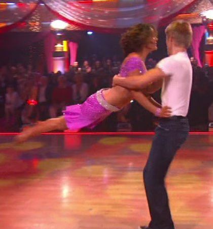 Jennifer Grey Freestyle 01-2010-11-22.jpg
