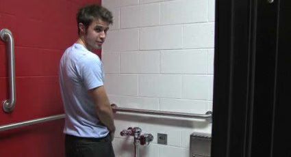 Kris Allen Urinal 01-2010-11-03.jpg
