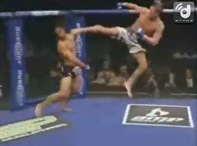 Anthony Pettis Ninja Kick Matrix 01-2010-12-17.jpg