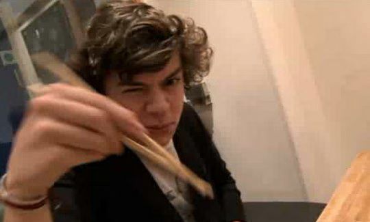Harry Styles Chopsticks 01-2010-12-01.jpg