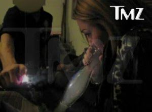 Miley Cyrus Bong Salvia 01-2010-12-10.jpg