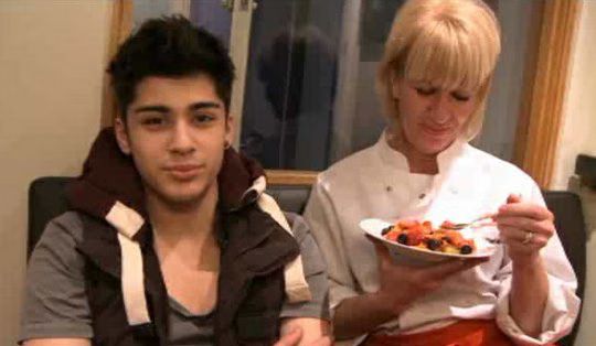 Zayn Malik Fruity 01-2010-12-01.jpg