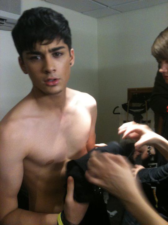 Zayn Malik Shirtless Facebook Wand Erection.jpg
