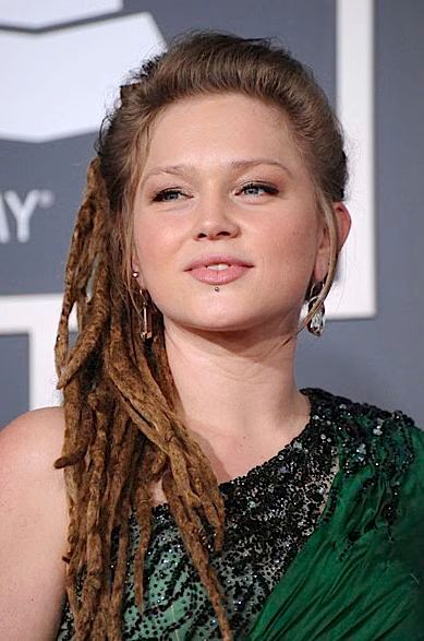 Crystal Bowersox Grammy Awards 01-2011-02-13.jpg