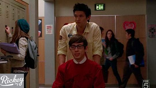 Glee 01-2011-02-08.jpg