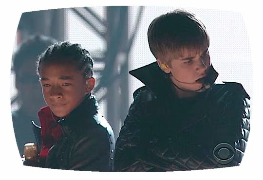 Justin Bieber Usher Grammy Awards 03-2011-02-13.jpg