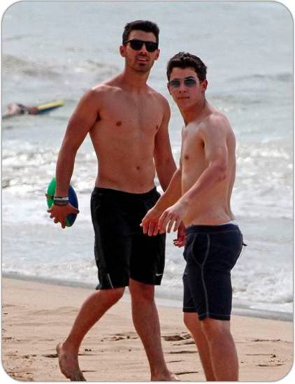 Nick Jonas Shirtless Picture 01-2011-04-22.jpg Nick Jonas Shirtless Picture 01 2011 04 22