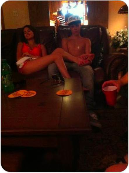 Justin Bieber Selena Gomez Foot Rub