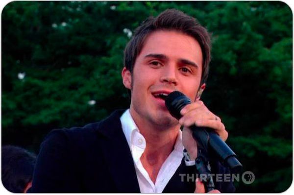 Kris Allen - Proud To Be An American - National Memorial Day Concert 2011.avif Kris Allen Proud To Be An American National Memorial Day Concert 2011