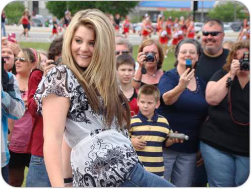 Lauren Alaina visits her hometown