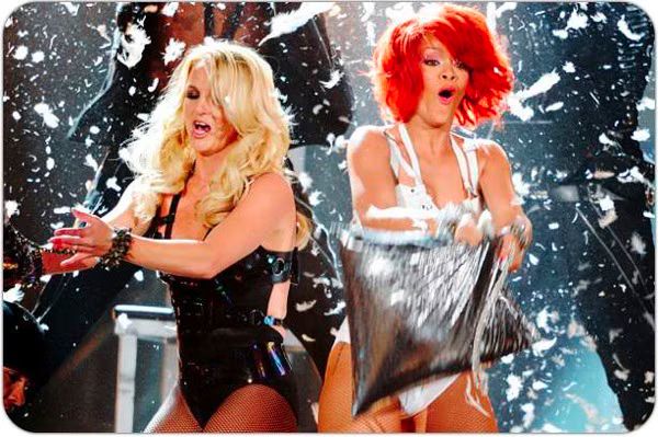 Rihanna and Britney Spears  Billboard Music Awards 2011