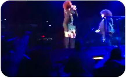Whitney Houston and Chaka Khan sing  Tell Me Something Good at Prince Concert