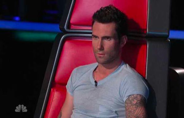 Christina Aguilera and Adam Levine  Moves Like Jagger