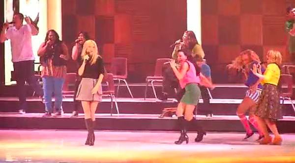 Gwyneth Paltrow surprise appearance at Glee Live.jpg Gwyneth Paltrow surprise appearance at Glee Live