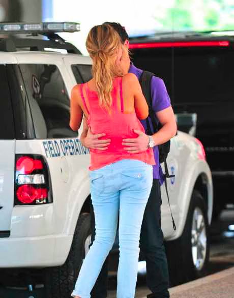 Nick Jonas Delta Goodrem kiss.jpg Nick Jonas Delta Goodrem kiss