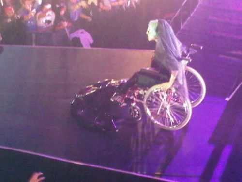 Bette Midler vs Lady Gaga over mermaid in a wheelchair routine 02 2011 07 16