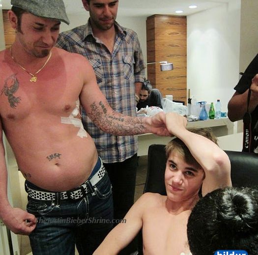Justin Bieber and Dad get matching tattoos 02 2011 07 25