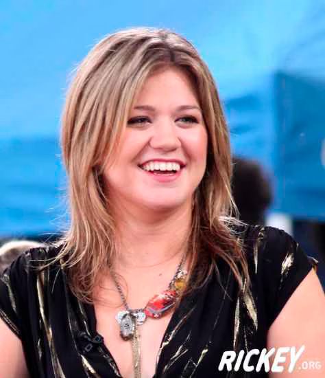 Kelly Clarkson responds to recent song leaks.jpg Kelly Clarkson responds to recent song leaks