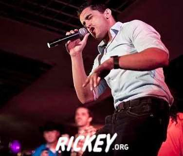 American Idol contestants at Yokota Air Base.jpg American Idol contestants at Yokota Air Base