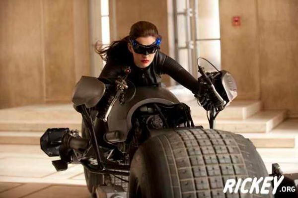 Anne Hathaway as Catwoman  Picture