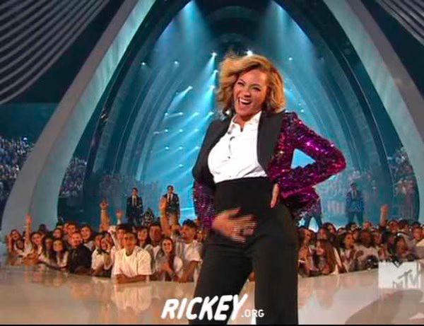 Beyonce - Love on Top - She's Pregnant - 2011 MTV VMAs Video .jpg Beyonce Love on Top She s Pregnant 2011 MTV VMAs Video